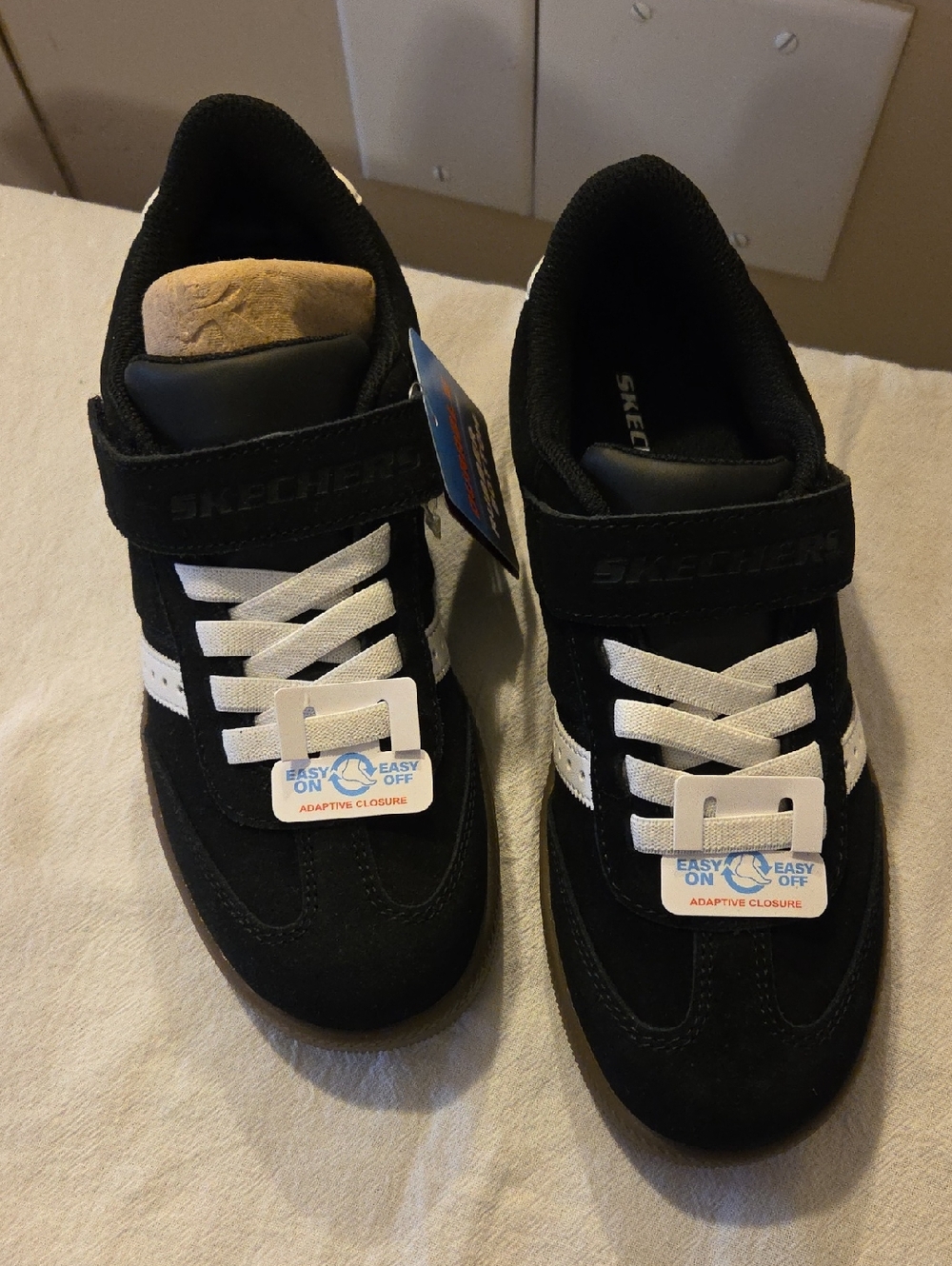 Skechers Kids Black and White Adaptive Closure Sneakers Size2.5 NWT